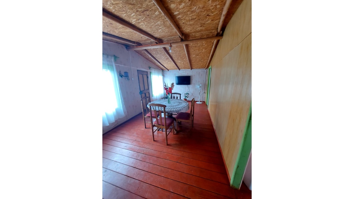 SALA DE LIVING-COMEDOR (CABAÑA)